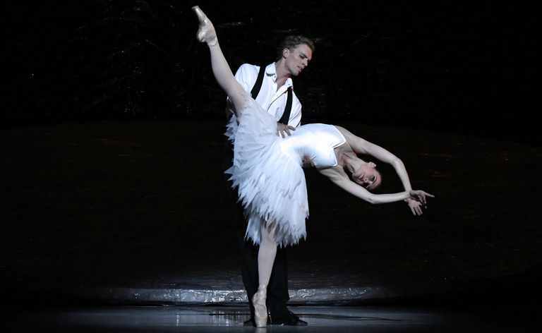 Lenyűgöző klasszikus balett táncos páros